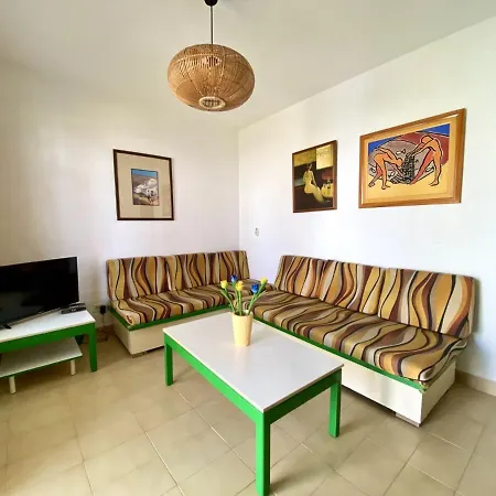 Cozy In Flamboyan Apartment